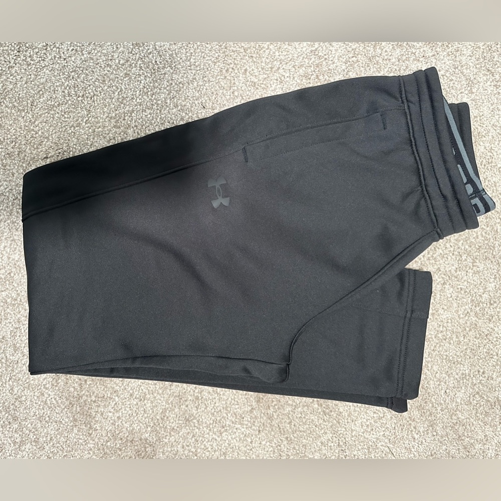 Men’s Under Armour slim fit fleece sweatpants. Size small